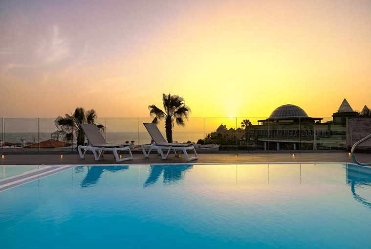 Guanahani pool dusk